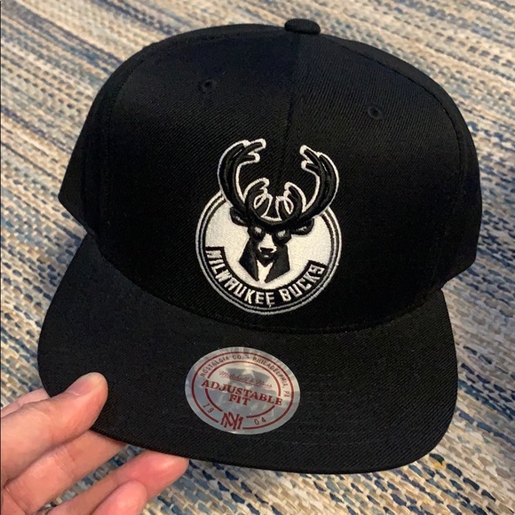 Mitchell & Ness Other - ✅ Brand new Mitchell & Ness Bucks snap back ⚡️